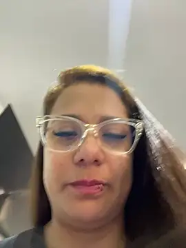 Snapshot of Pretty__Milf chatting on June 21, 4:46 pm Pretty Milf online show from June 21, 4:46 pm