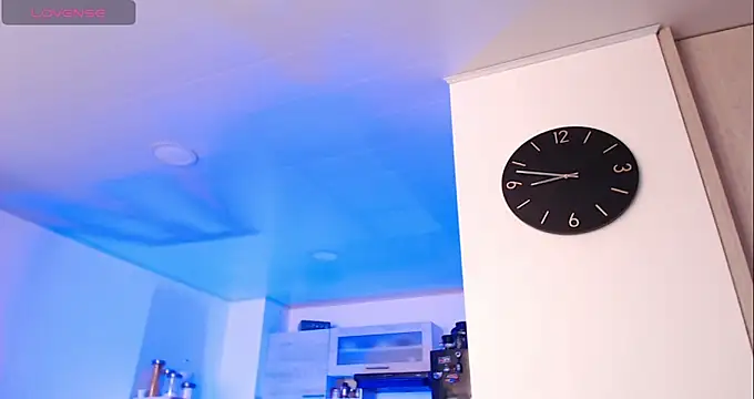 Snapshot of Pretty__Milf chatting on February 18, 1:40 pm Pretty Milf online show from February 18, 1:40 pm