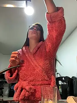Pretty  Milf online show from May 6, 9:02 am