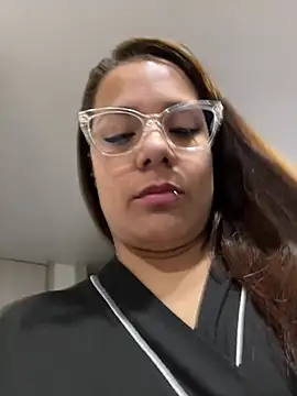Pretty  Milf online show from May 17, 11:27 pm