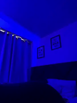 Pretty  Milf online show from March 10, 1:04 pm