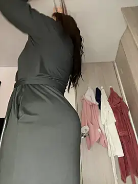 Snapshot of Pretty__Milf chatting on July 4, 7:51 pm Pretty Milf online show from July 4, 7:51 pm