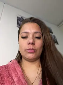 Pretty  Milf online show from April 15, 6:19 am