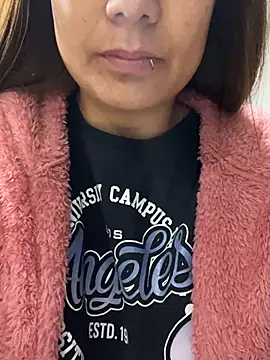 Snapshot of Pretty__Milf chatting on February 28, 9:53 am Pretty Milf online show from February 28, 9:53 am