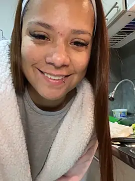 Snapshot of Pretty__Milf chatting on March 2, 9:49 am Pretty Milf online show from March 2, 9:49 am