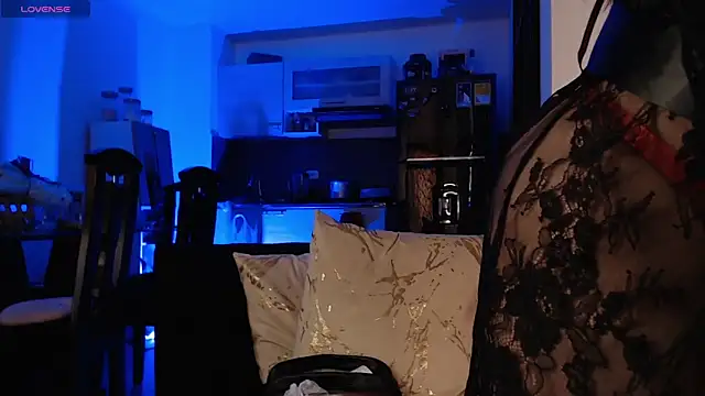 Pretty  Milf online show from April 23, 1:24 pm