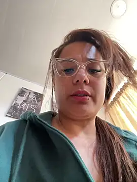 Snapshot of Pretty__Milf chatting on July 17, 4:26 pm Pretty Milf online show from July 17, 4:26 pm