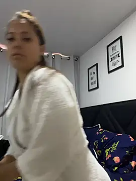 Pretty  Milf online show from March 31, 10:45 pm