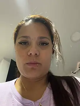 Pretty  Milf online show from March 22, 10:33 pm