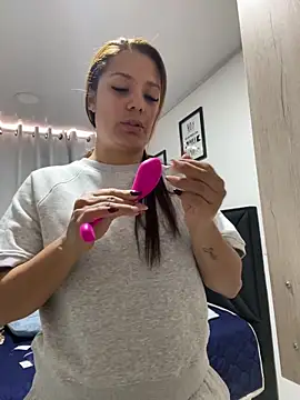 Pretty  Milf online show from May 1, 3:17 pm