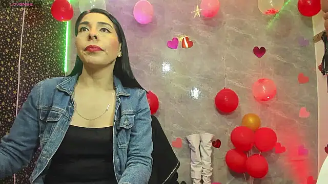 adellelennoxx online show from February 20, 2:19 pm