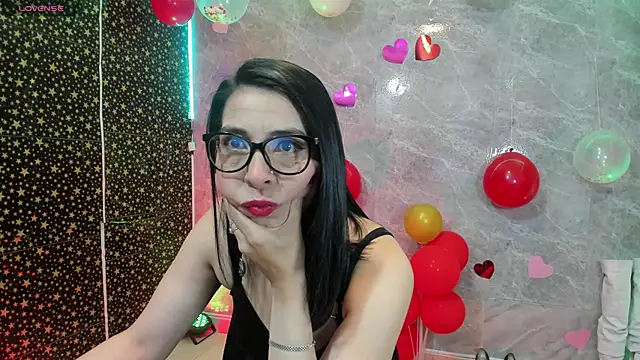 adellelennoxx online show from February 9, 8:12 am