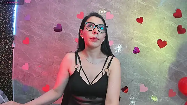 adellelennoxx online show from June 2, 8:47 am