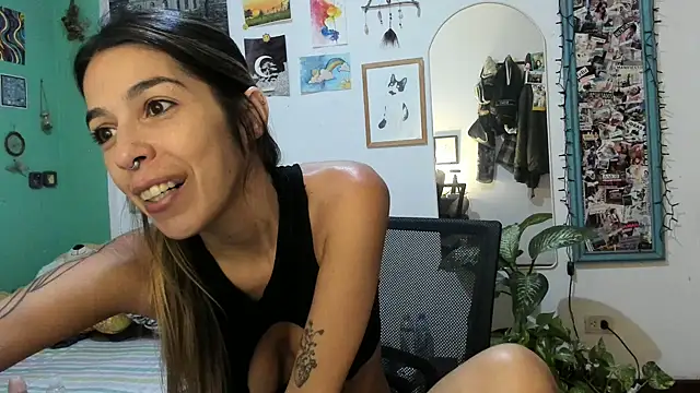 miafoxmia online show from April 7, 9:05 pm