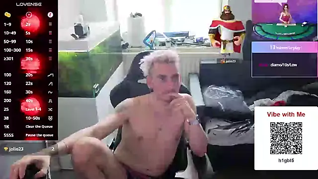 Rayzel White online show from May 17, 1:11 pm