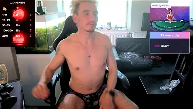 Snapshot of Rayzel_White chatting on June 25, 6:02 pm Rayzel White online show from June 25, 6:02 pm