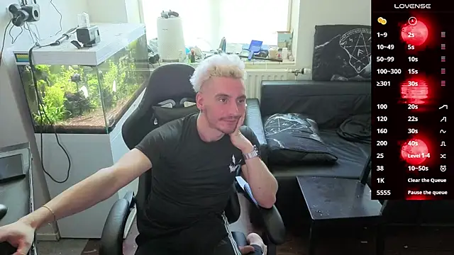 Rayzel White online show from April 7, 11:12 am