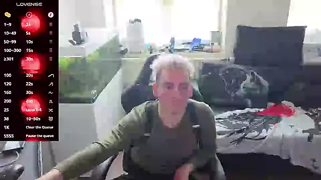 Rayzel White online show from May 6, 11:47 am