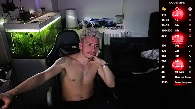 Rayzel White online show from February 18, 10:50 pm