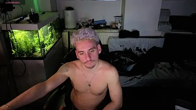 Rayzel White online show from March 11, 11:43 pm