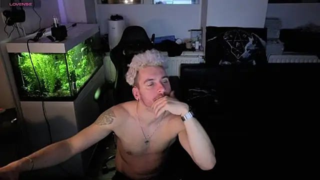 Rayzel White online show from March 20, 3:40 am