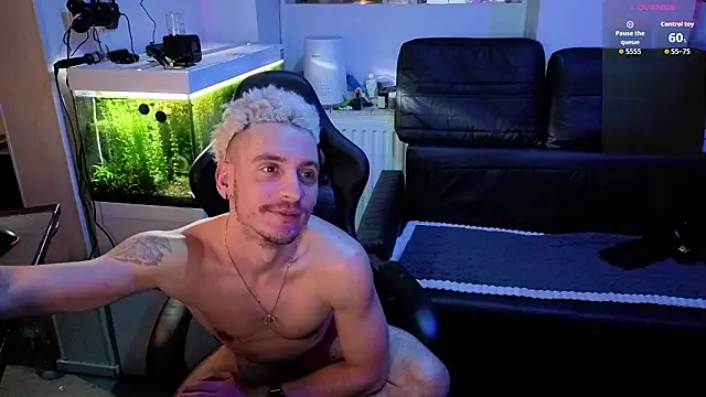 Rayzel White online show from February 3, 2:53 am