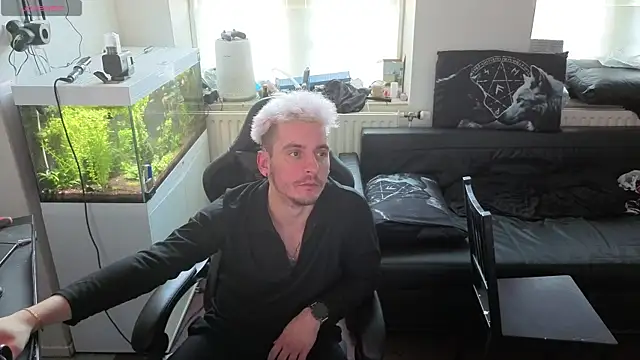 Rayzel White online show from March 19, 3:34 pm