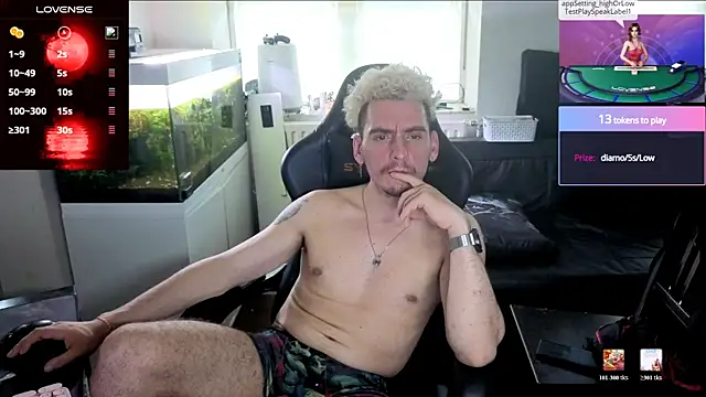Snapshot of Rayzel_White chatting on June 27, 6:14 pm Rayzel White online show from June 27, 6:14 pm