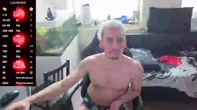 Rayzel White online show from May 4, 11:57 am