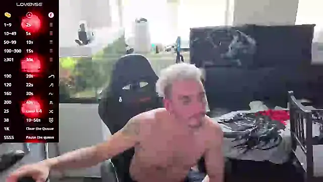 Rayzel White online show from May 3, 11:37 am