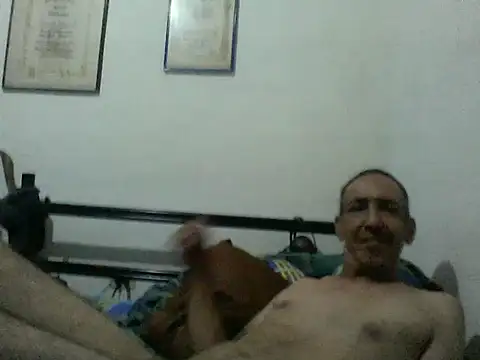 Snapshot of guevo14cm3 chatting on February 16, 2:43 am guevo14cm3 online show from February 16, 2:43 am