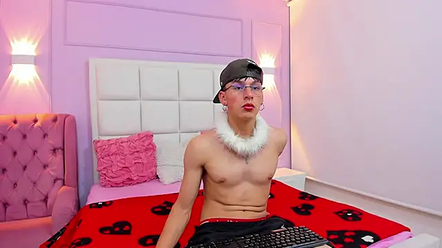 Snapshot of Alexander_Collinss chatting on February 17, 3:48 am Alexander Collinss online show from February 17, 3:48 am