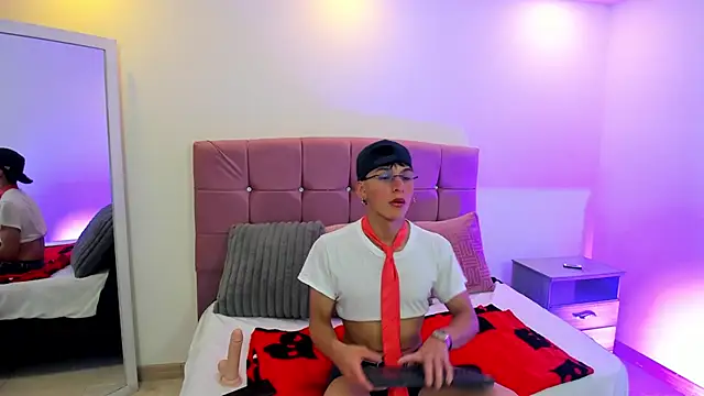 Snapshot of Alexander_Collinss chatting on February 9, 3:26 am Alexander Collinss online show from February 9, 3:26 am