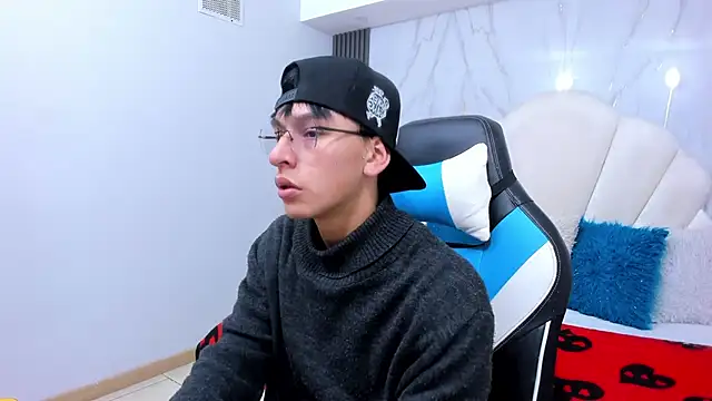 Snapshot of Alexander_Collinss chatting on January 18, 7:28 pm Alexander Collinss online show from January 18, 7:28 pm