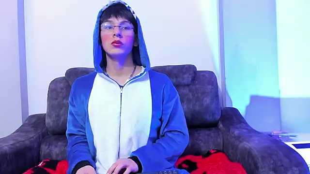 Snapshot of Alexander_Collinss chatting on February 21, 3:30 am Alexander Collinss online show from February 21, 3:30 am