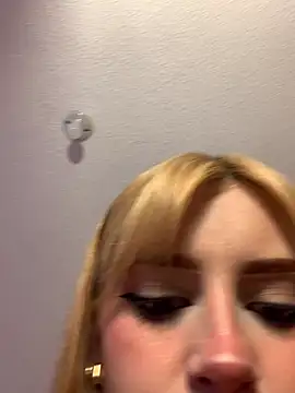 Snapshot of ivy-777 chatting on June 26, 1:22 am ivy-777 online show from June 26, 1:22 am