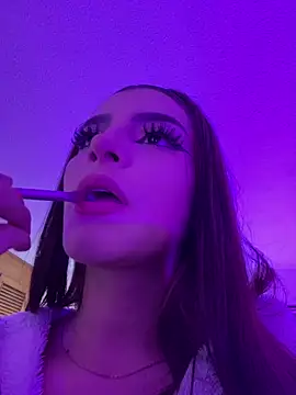 ivy-777 online show from April 18, 1:19 am