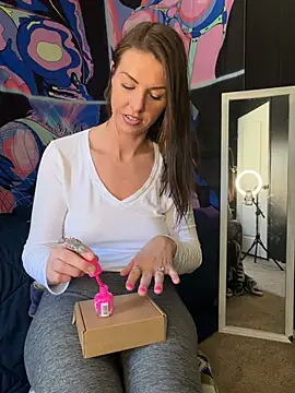 tastemecaroline online show from February 23, 4:51 pm