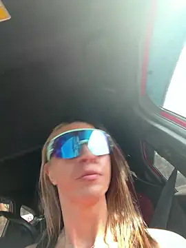 tastemecaroline online show from March 31, 8:55 pm