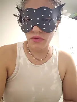 Snapshot of Karanfilim chatting on July 17, 12:35 pm Karanfilim online show from July 17, 12:35 pm
