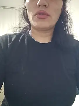 Snapshot of Karanfilim chatting on July 16, 10:51 pm Karanfilim online show from July 16, 10:51 pm
