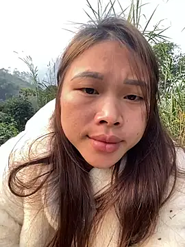 Snapshot of Emxinh123cute chatting on January 13, 8:18 am Emxinh123cute online show from January 13, 8:18 am