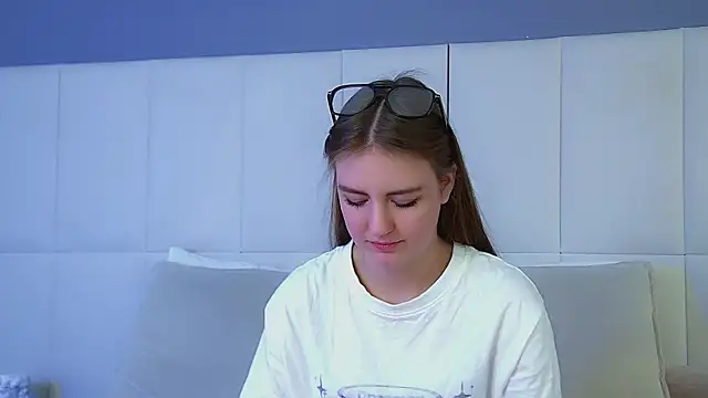 SofiaSarvain online show from February 5, 6:31 am