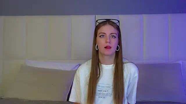 SofiaSarvain online show from February 24, 6:31 pm