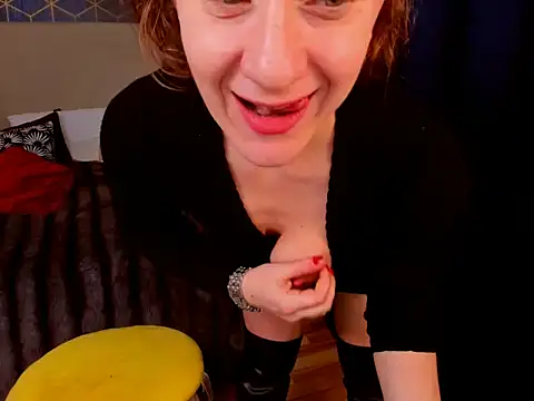 Snapshot of GingerWixxx chatting on February 1, 5:27 am GingerWixxx online show from February 1, 5:27 am