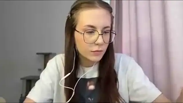 JanelleCourville online show from February 22, 11:23 am