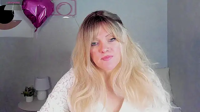 Snapshot of Victoria_Nelson chatting on March 2, 1:17 am Victoria Nelson online show from March 2, 1:17 am