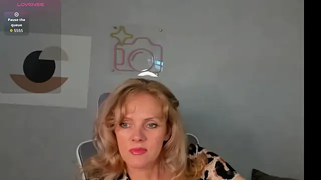 Snapshot of Victoria_Nelson chatting on May 21, 1:25 am Victoria Nelson online show from May 21, 1:25 am