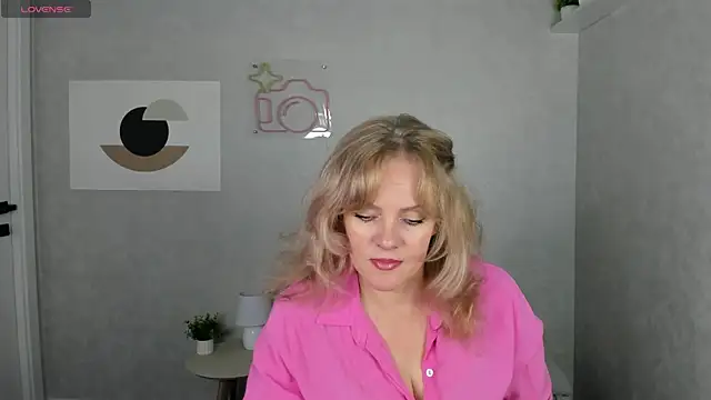 Snapshot of Victoria_Nelson chatting on April 27, 1:14 am Victoria Nelson online show from April 27, 1:14 am