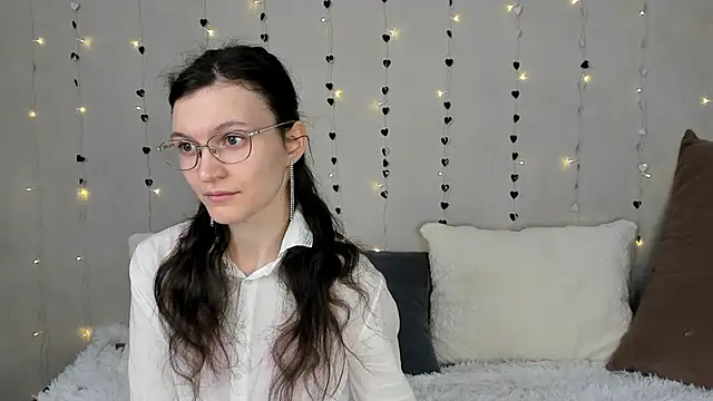 ThoraMarola online show from February 17, 5:05 am